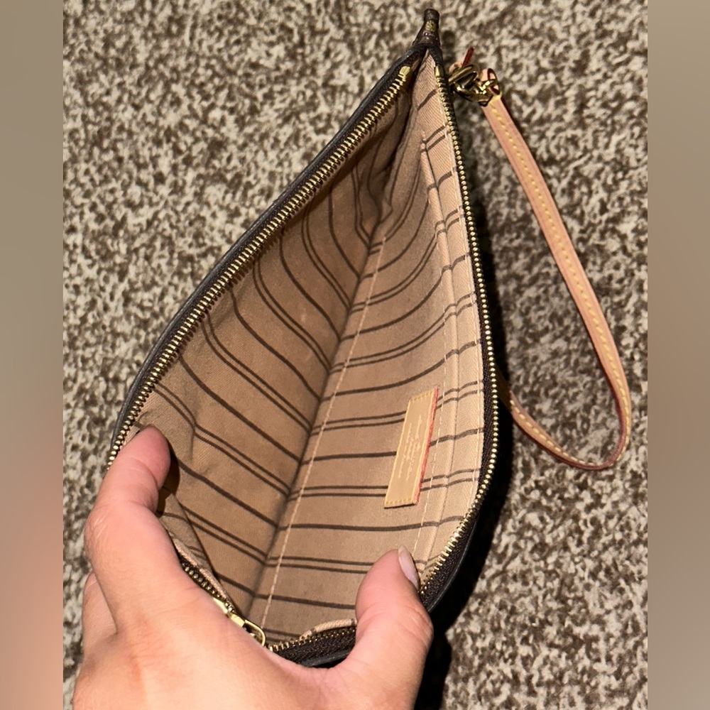 Used Louis Vuitton Neverful Pouch